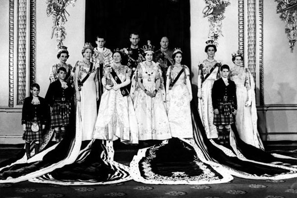 Queen elisabeth coronation day-group thechicflanesue