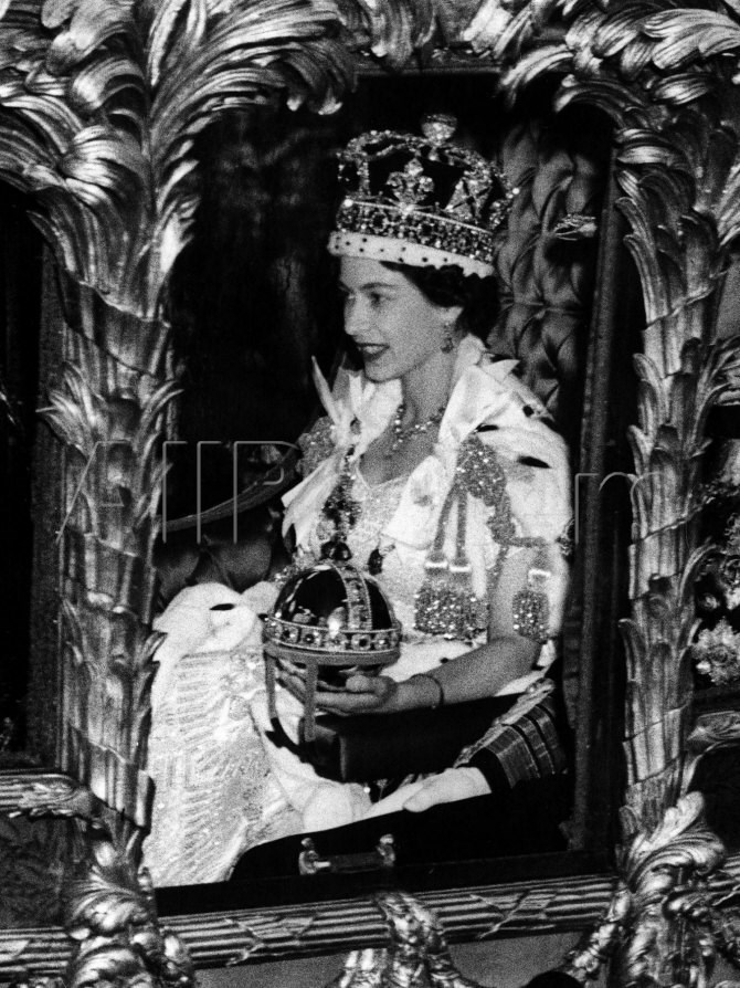 queen elisabeth II coronation day thechicflaneuse