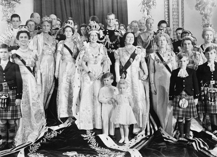 queen elisabeth coronation day family portrait thechicflaneuse