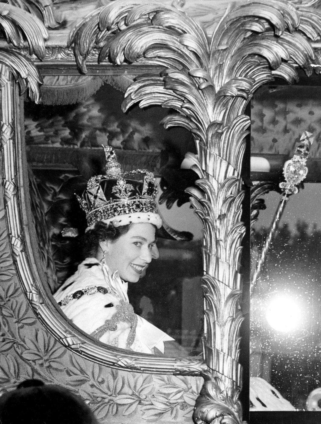 queen elisabeth coronation day on the carriage thechicflaneuse